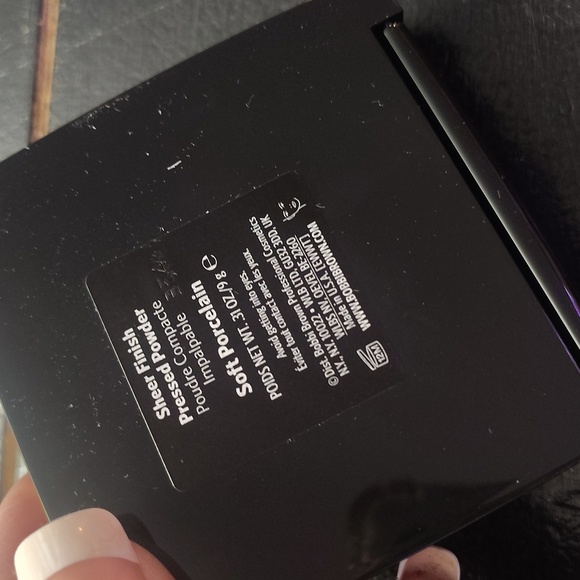 Bobbi Brown Sheer Finish Pressed Powder- SOFT PORCELAIN SHADE - Picture 11 of 11